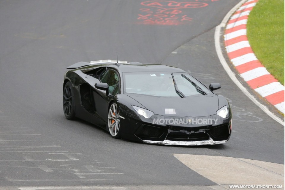 2015-lamborghini-aventador-sv-spy-shots_100428224_l_zps5a9dda63